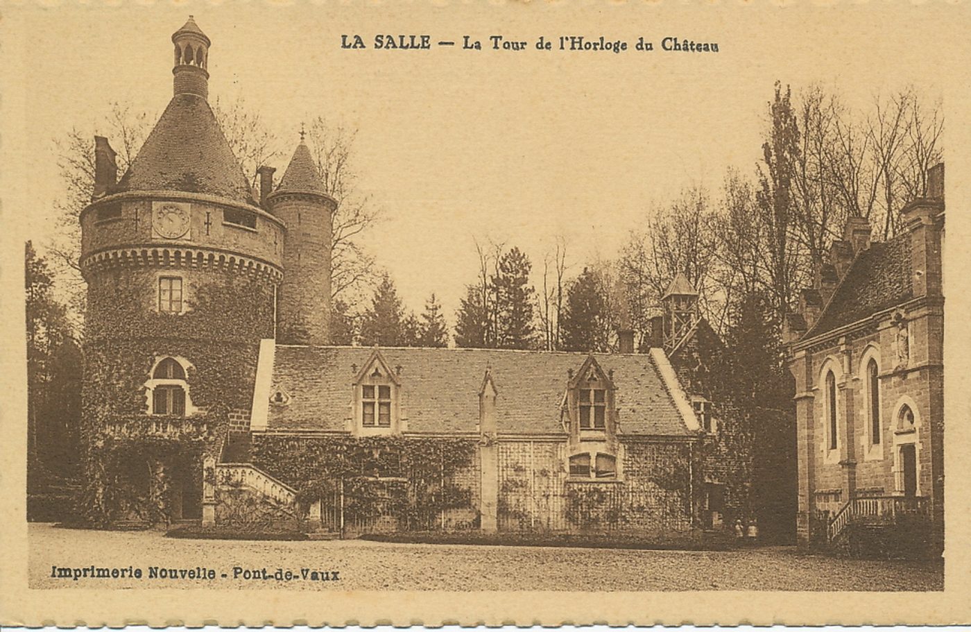 La Salle. La tour de l'horloge du château.