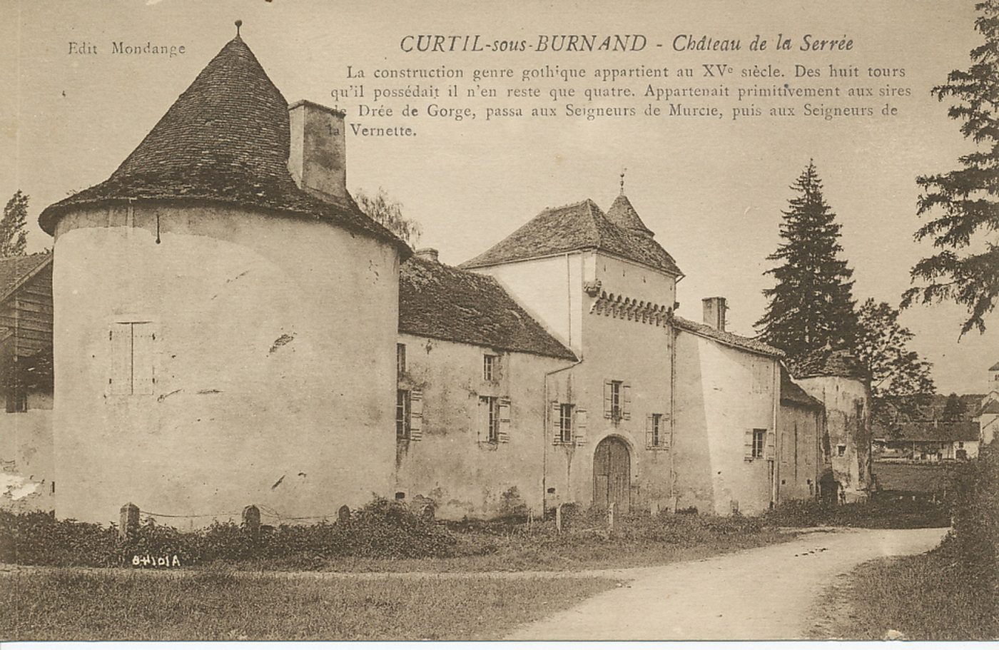 Curtil-sous-Burnand. Château de la Serrée. La construction genre gothique appartient au XVe s. Des huit tours qu'il possédait il n'en reste que quatre. Appartenait primitivement aux sires de Drée de Gorge, passa aux Seigneurs de Murcie, puis aux Seigneurs de la Vernette.