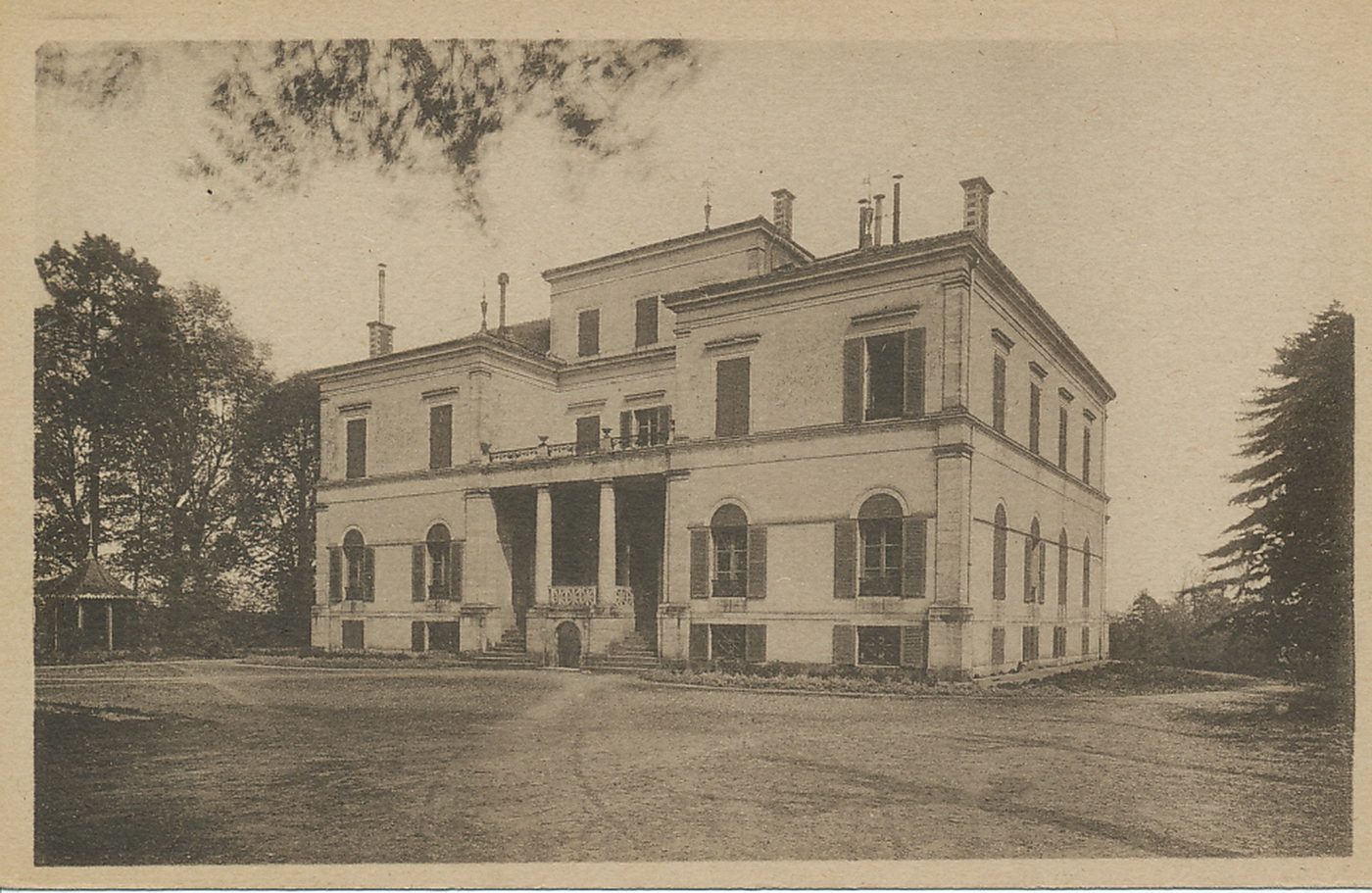 Romenay. Le château.