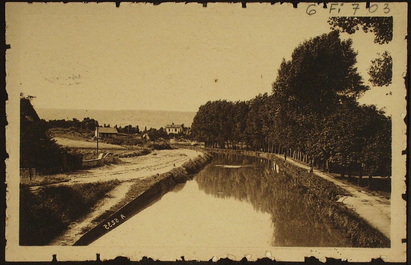 Chagny. Le bassin du canal.