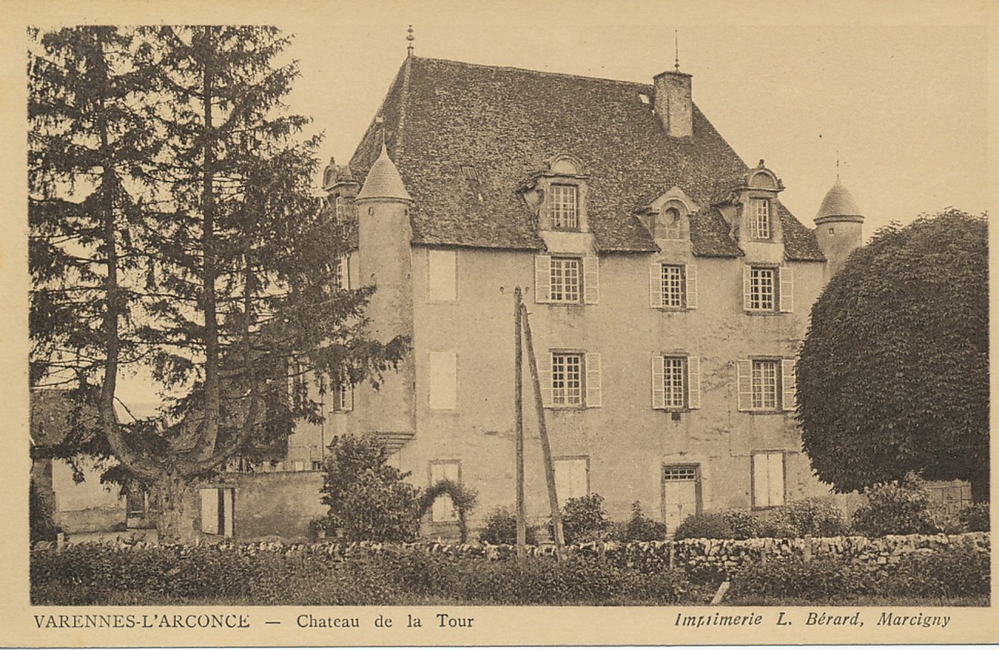 Varenne-l'Arconce. Château de la Tour.