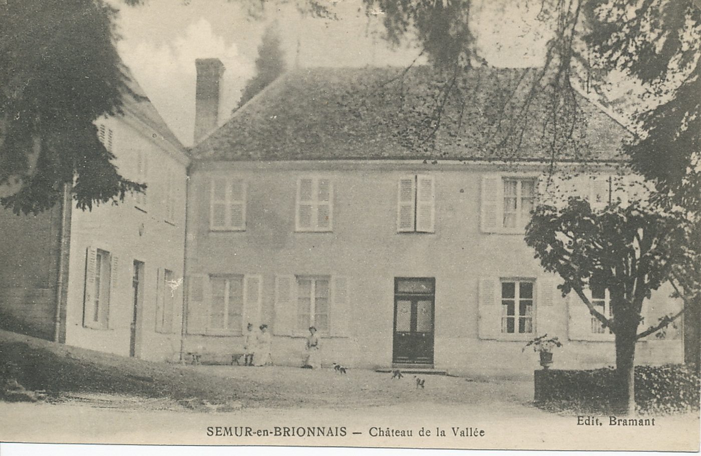 Semur-en-Brionnais. Château de la Vallée.
