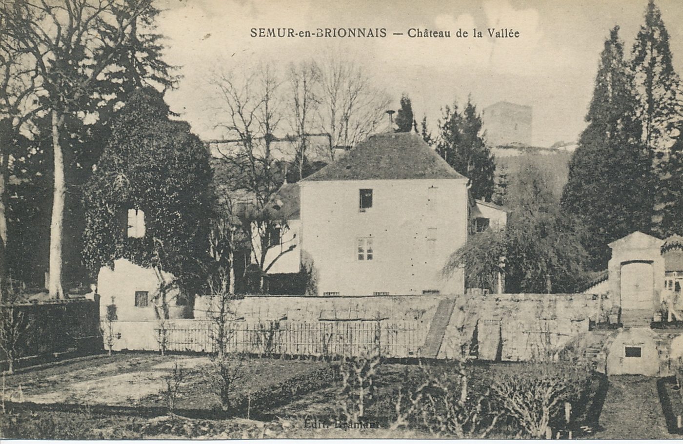 Semur-en-Brionnais. Château de la Vallée.