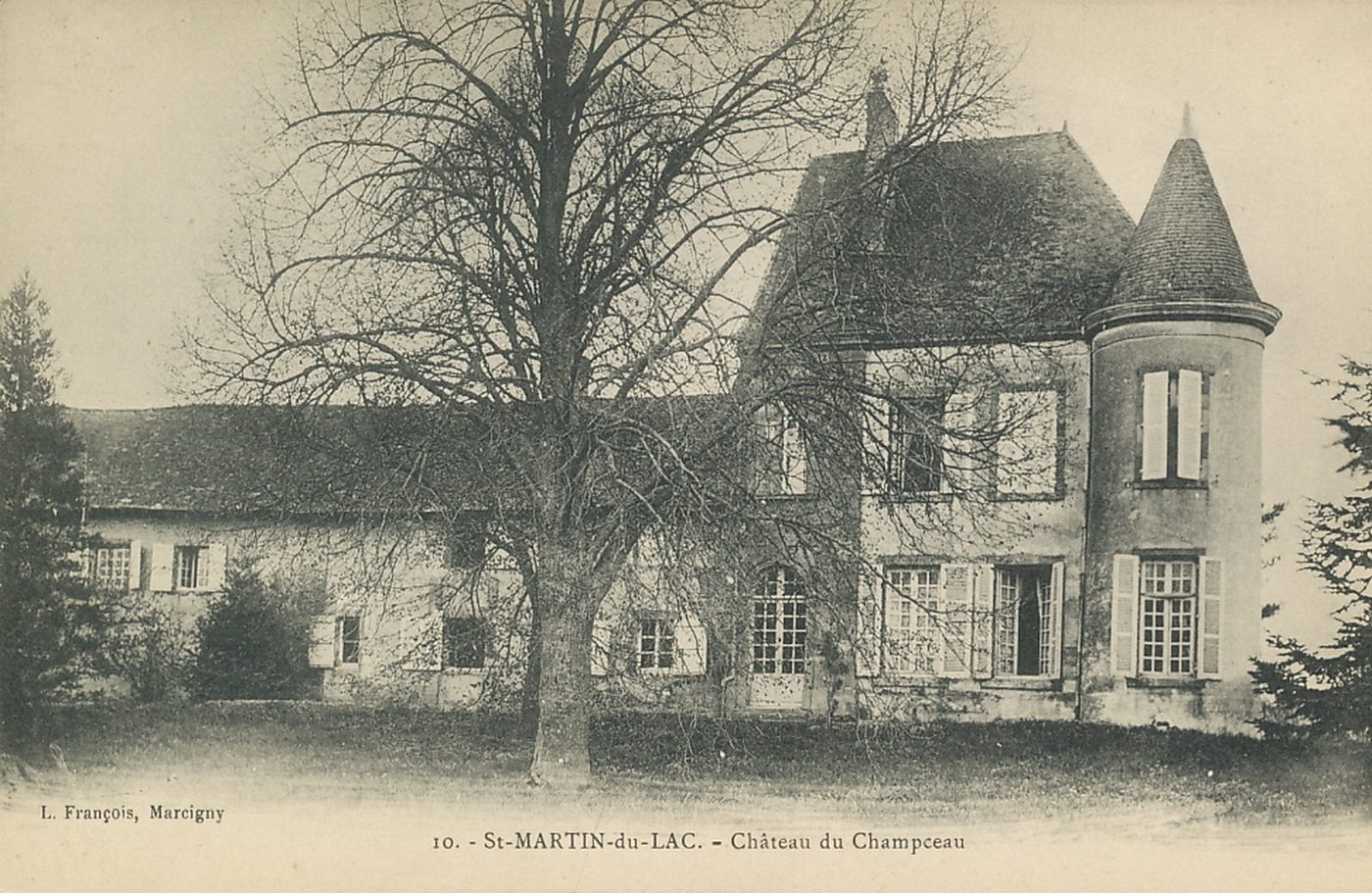 Saint-Martin-du-Lac. Château du Champceau.