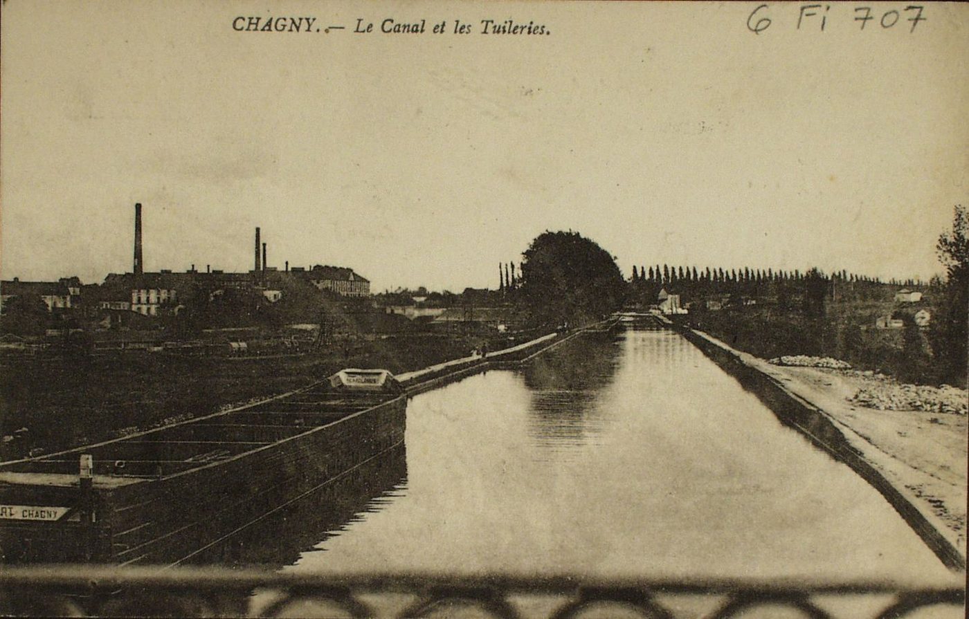 Chagny. Le canal et les tuileries.