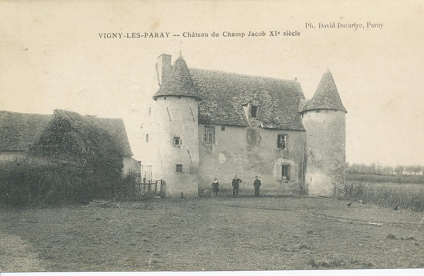 Vigny-lès-Paray. Château du Champ Jacob, XIe s.