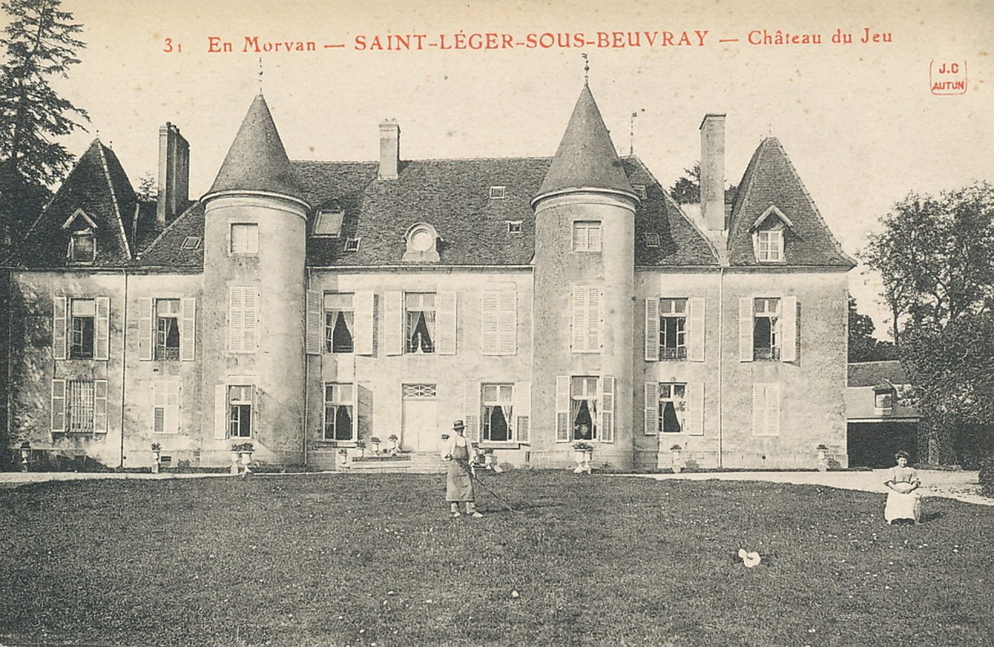 En Morvan. Saint-Léger-sous-Beuvray. Château du Jeu.