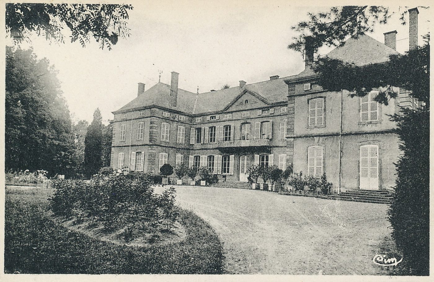 Palinges. Château du Montet.
