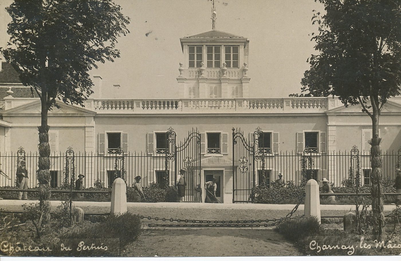 Château du Pertuis. Charnay-lès-Mâcon.