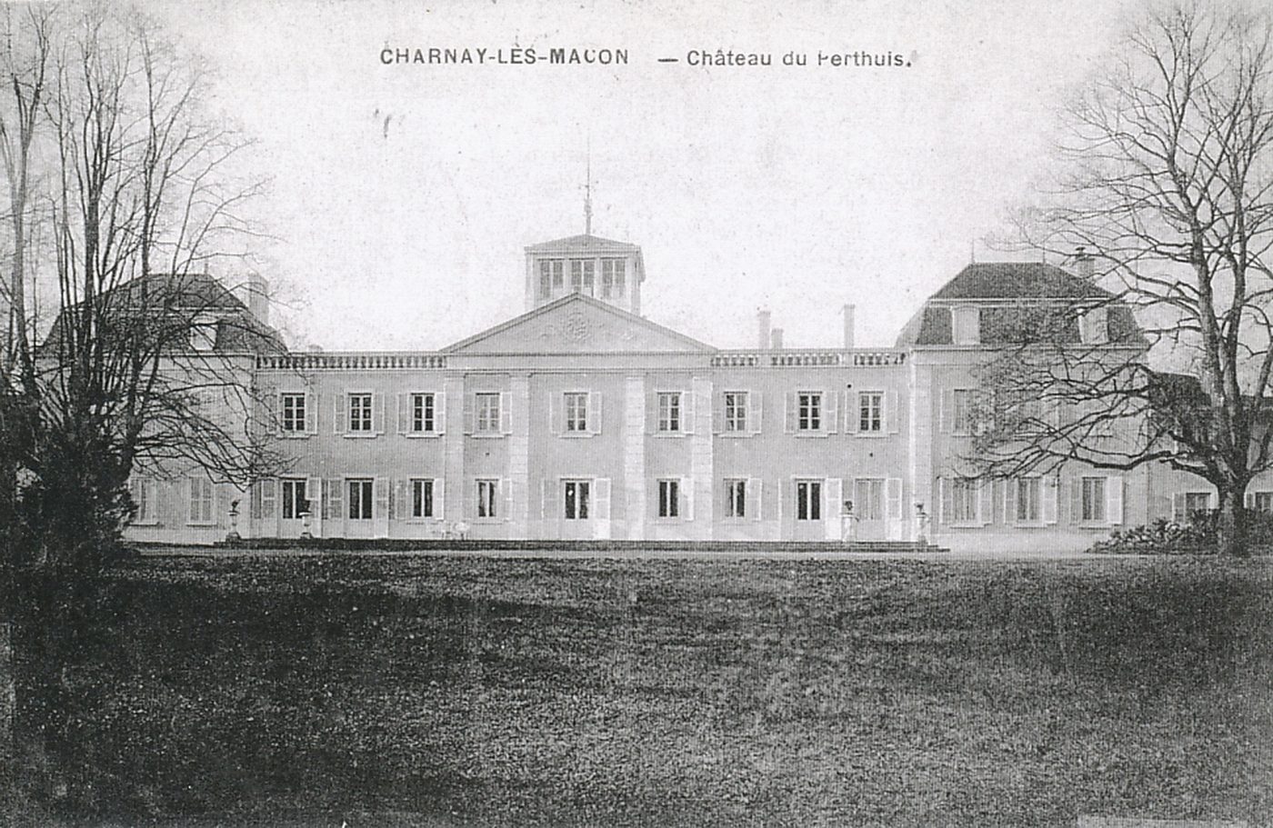 Charnay-lès-Mâcon. Château du Perthuis.