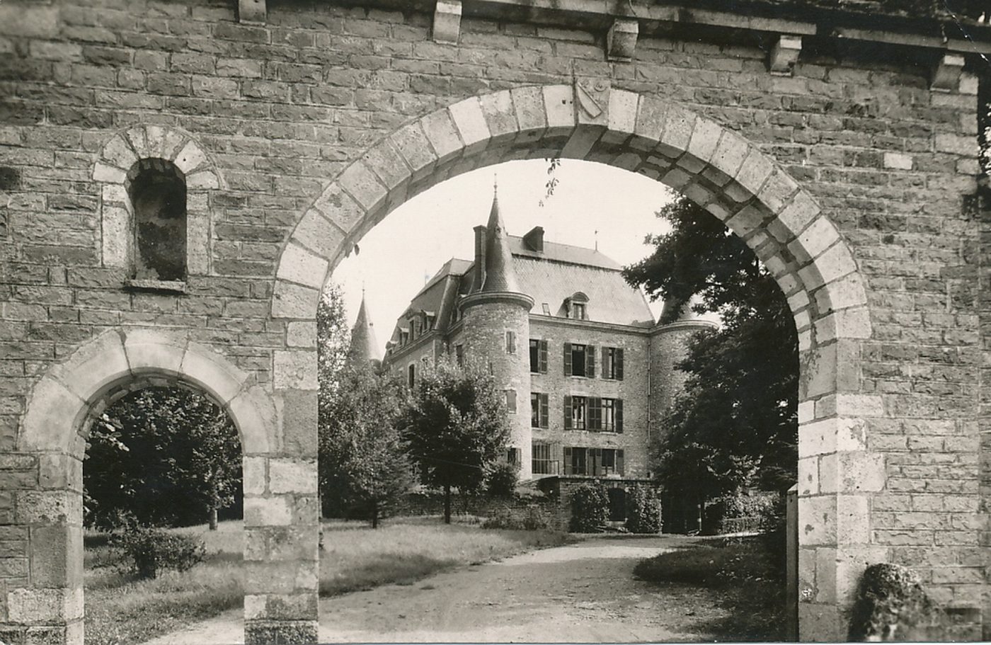 Chenôves. Château du Thil.