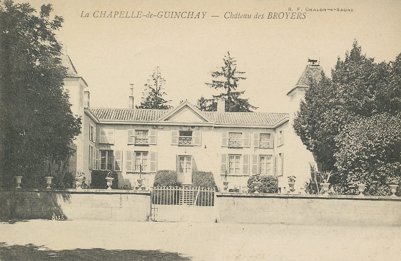 La Chapelle-de-Guinchay. Château des Broyers.