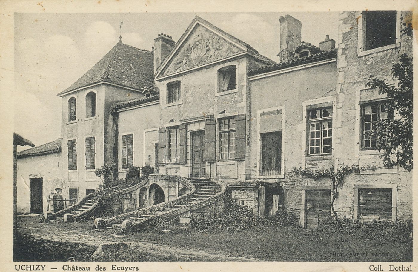 Uchizy. Château des Ecuyers.