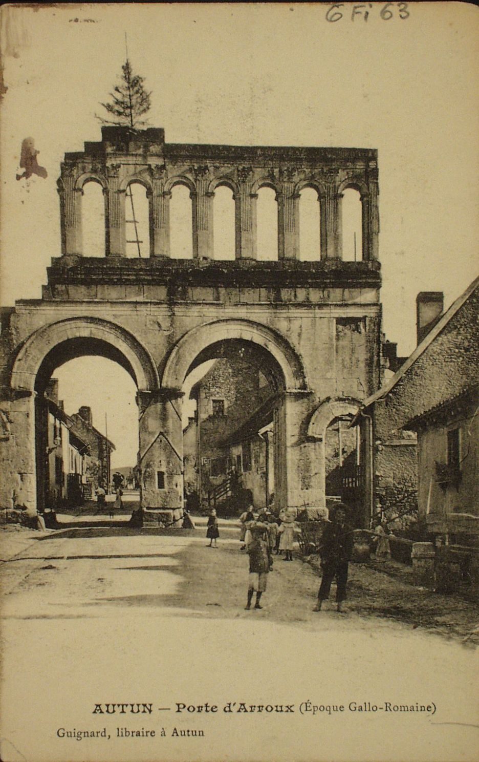 Autun. Porte d'Arroux (époque gallo-romaine)