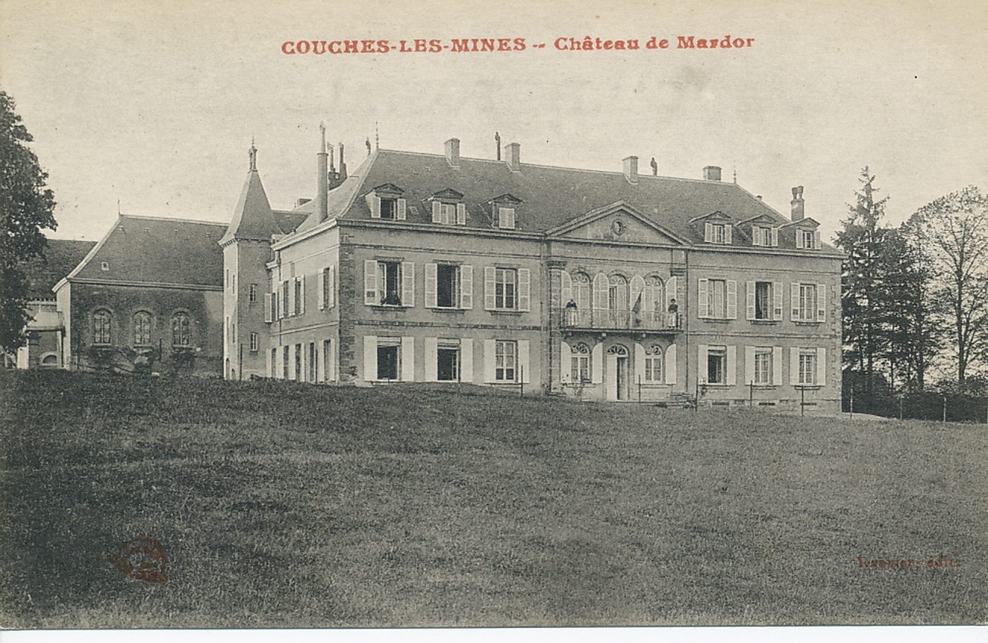 Couches-les-Mines. Château de Mardor.