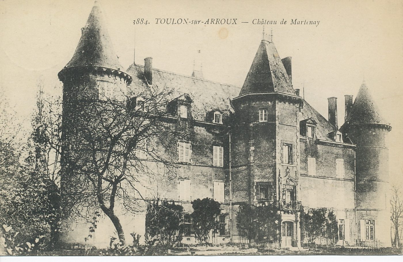 Toulon-sur-Arroux. Château de Martenay.