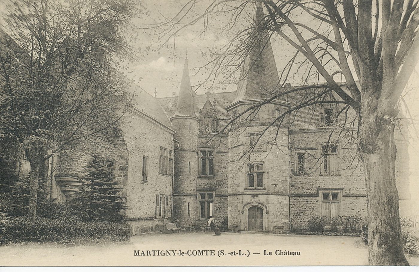 Martigny-le-Comte. Le château.