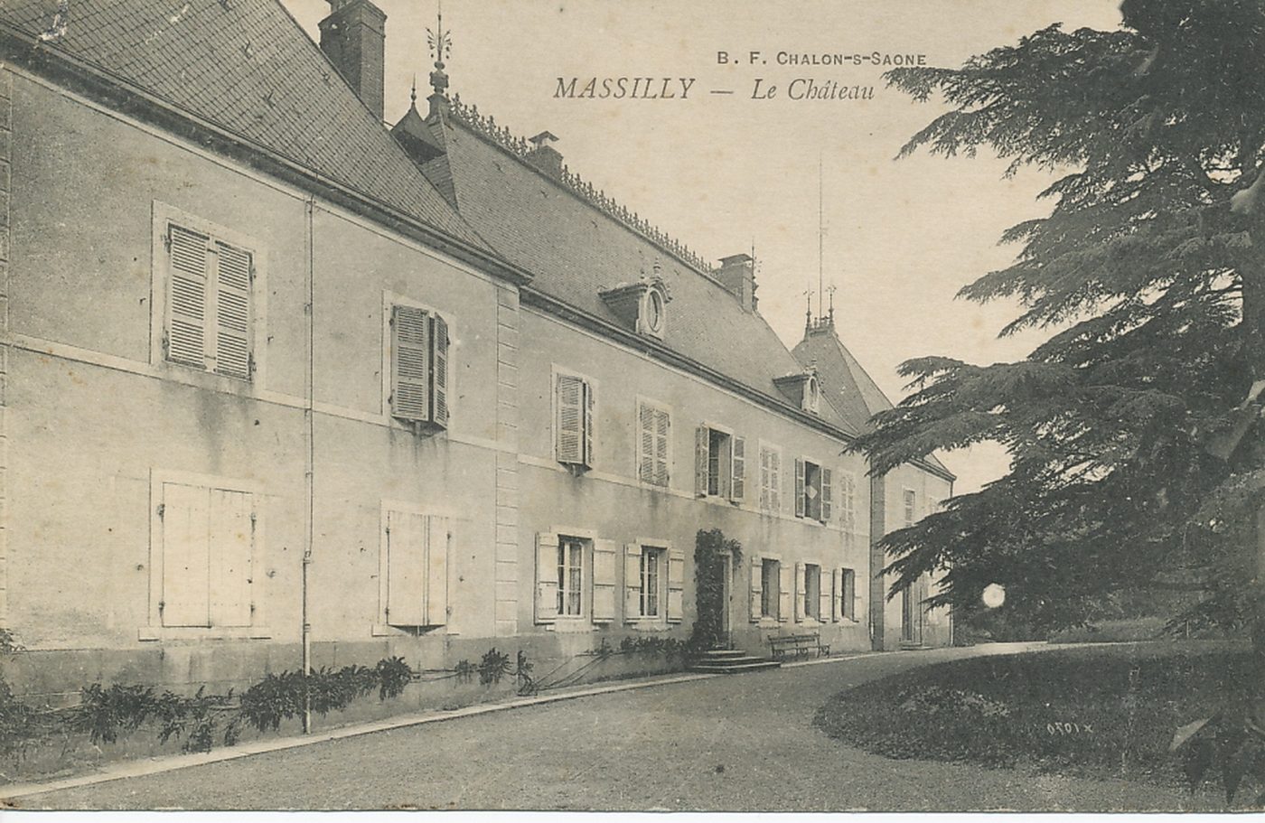 Massilly. Le château.