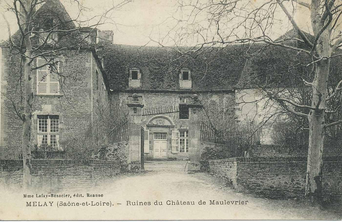 Melay. Ruines du château de Maulevrier.