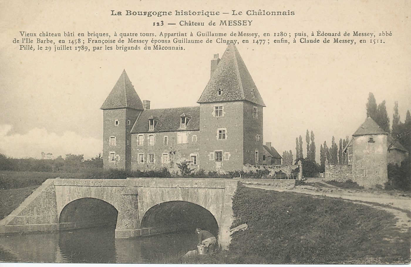 La Bourgogne historique. Le Châlonnais. Château de Messey. Vieux château bâti en briques, à quatre tours. Appartient à Guillaume de Messey, en 1280 ; puis à Edouard de Messey, abbé de l'Ile Barbe, en 1458, Françoise de Messey épousa Guillaume de Cluny, en 1477 ; enfin, à Claude de Messey, en 1511. Pillé, le 29 juillet 1789, par les brigands du Mâconnais.