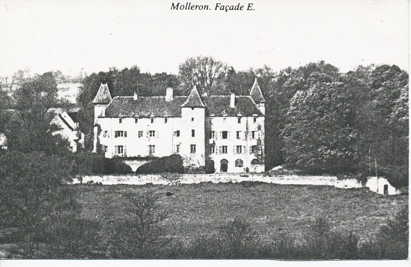 Vaudebarrier. Château de Molleron. Arrondissement de Charolles, Saône-et-Loire. A 4 km au sud de Charolles, par un chemin s'embranchant vers le sud sur le chemin vicinal de Charolles à Vaudebarrier. Propriétaire : M. de Chanay.