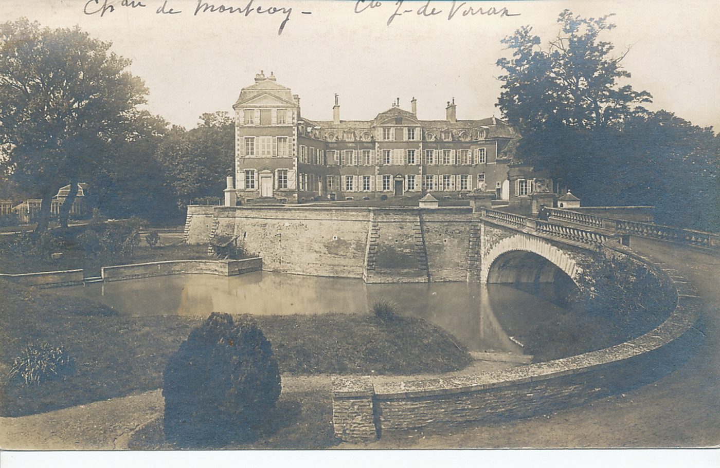 Château de Montcoy.