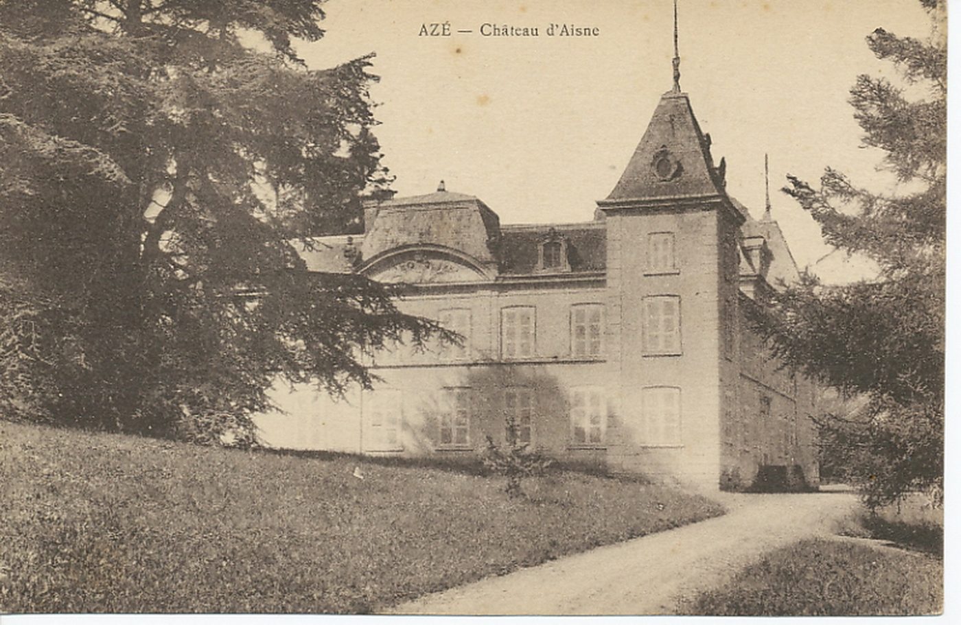 Azé. Château d'Aine.