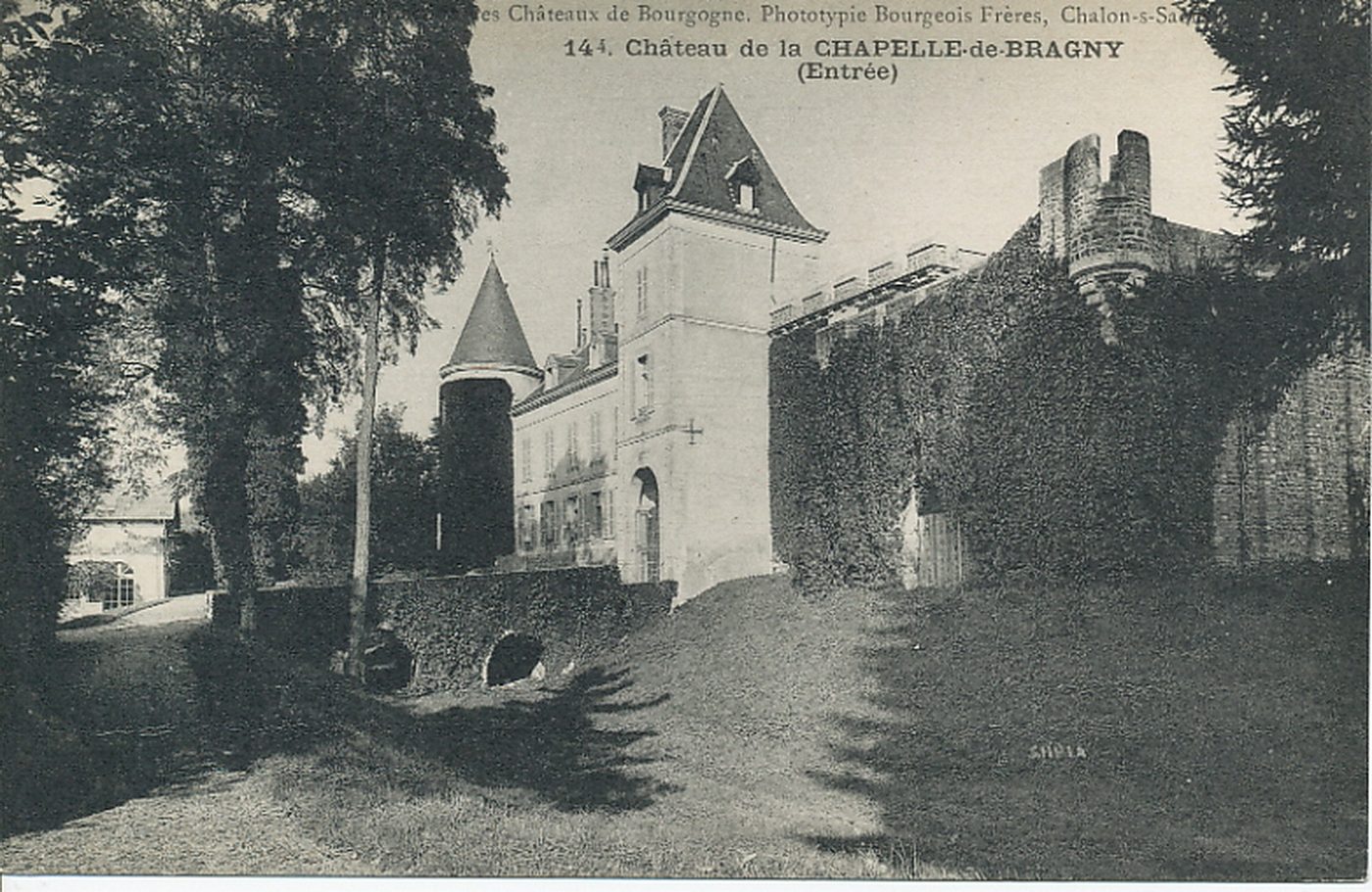 Château de la Chapelle-de-Bragny (entrée).