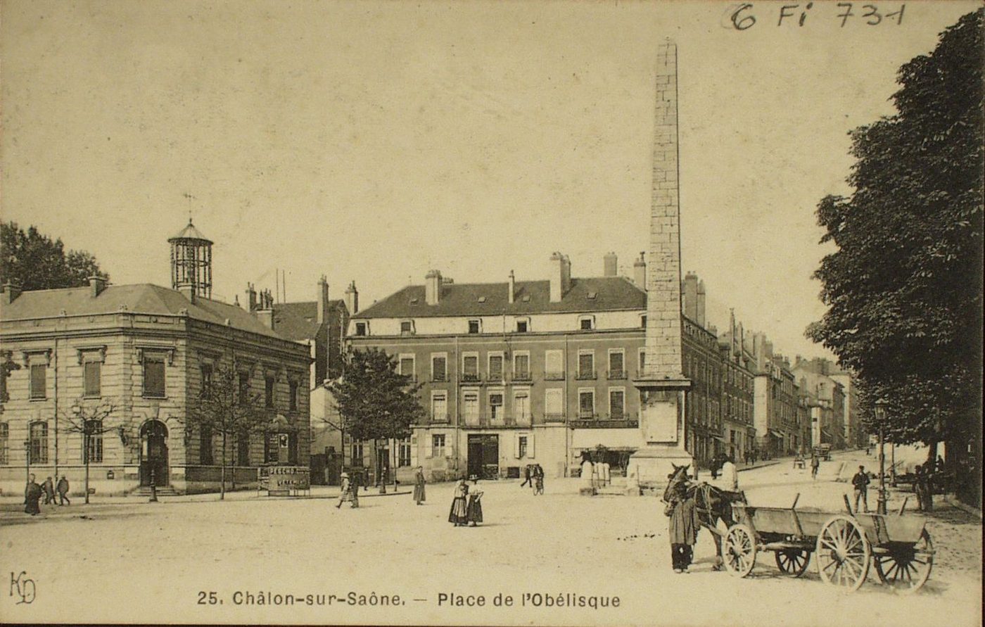 Chalon-sur-Saône. Place de l'Obélisque.