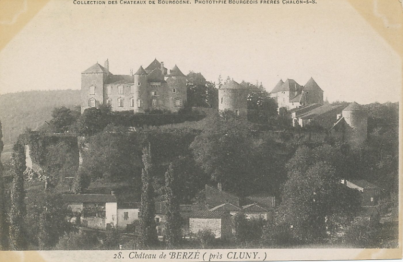 Château de Berzé (près Cluny).