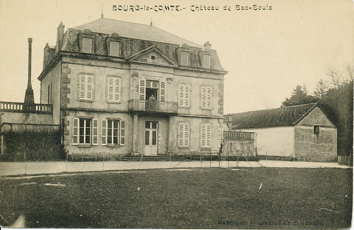 Bourg-le-Comte. Château de Bas-Bouis.