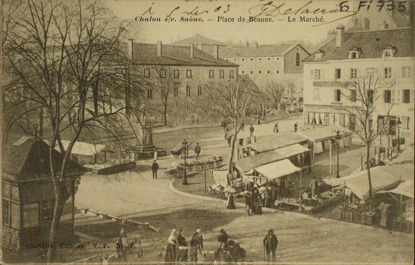 Chalon-sur-Saône. Place de Beaune. Le marché.