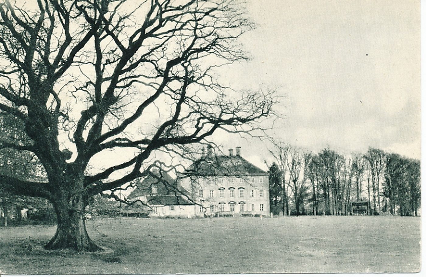 Palinges. Le château.