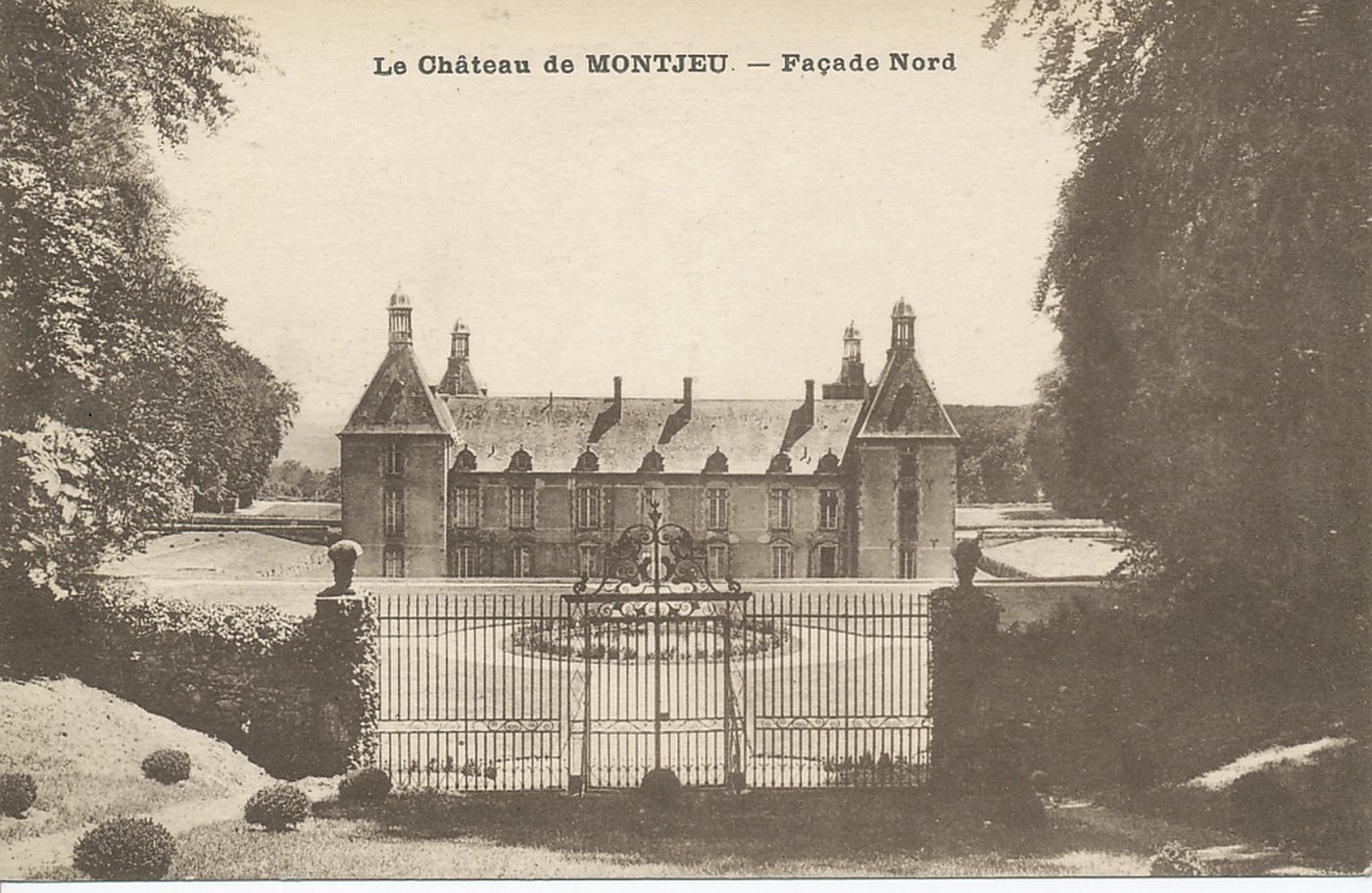 Le château de Montjeu. Façade Nord.