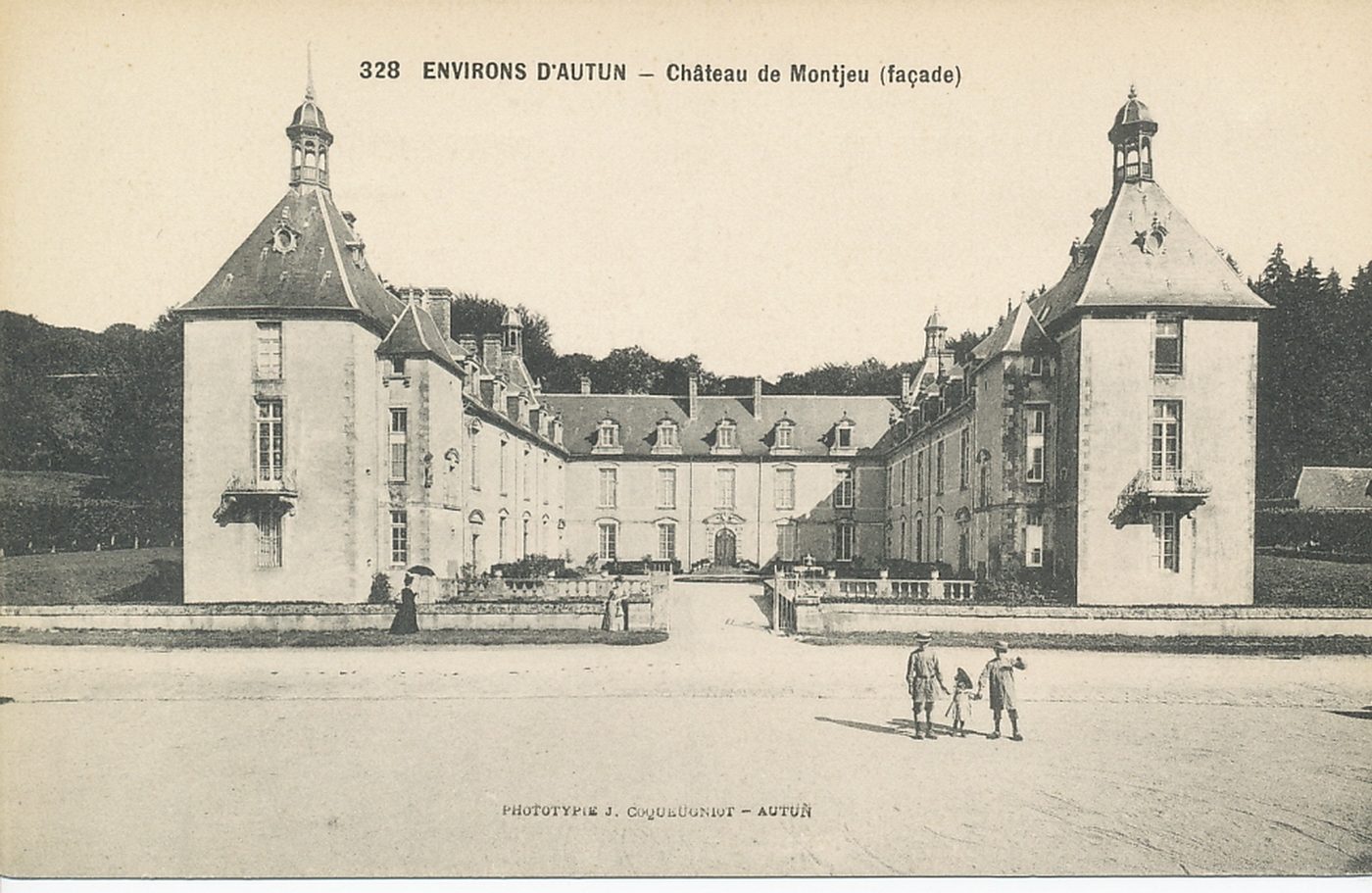 Environs d'Autun. Château de Montjeu (façade).
