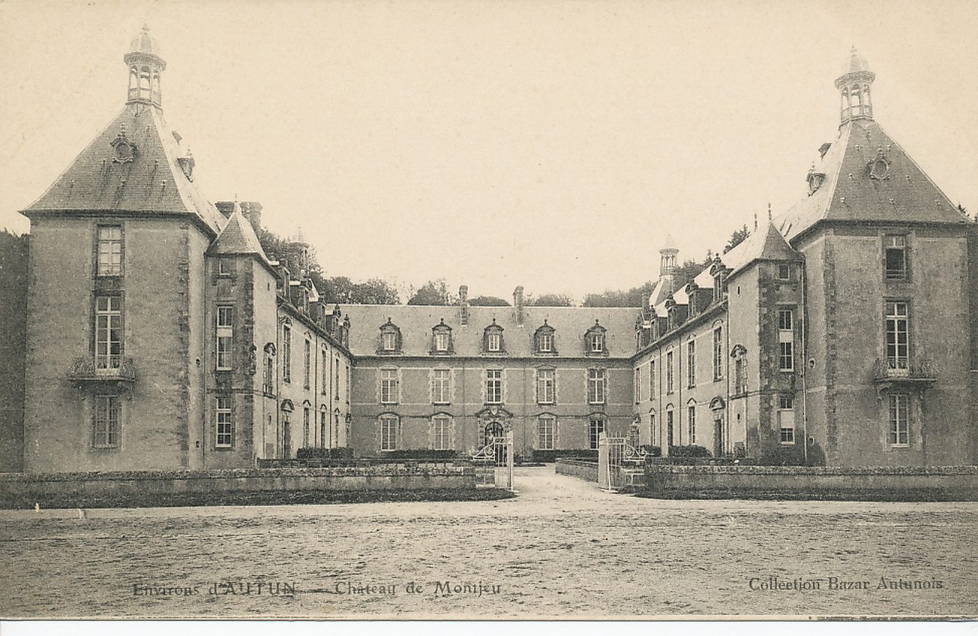 Environs d'Autun. Château de Montjeu.
