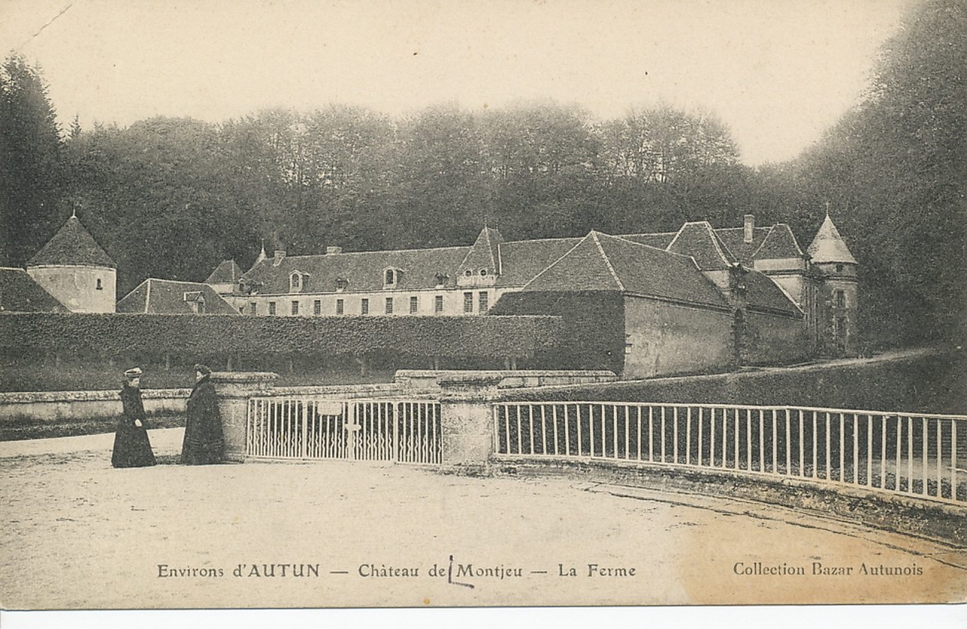 Environs d'Autun. Château de Montjeu. La ferme.