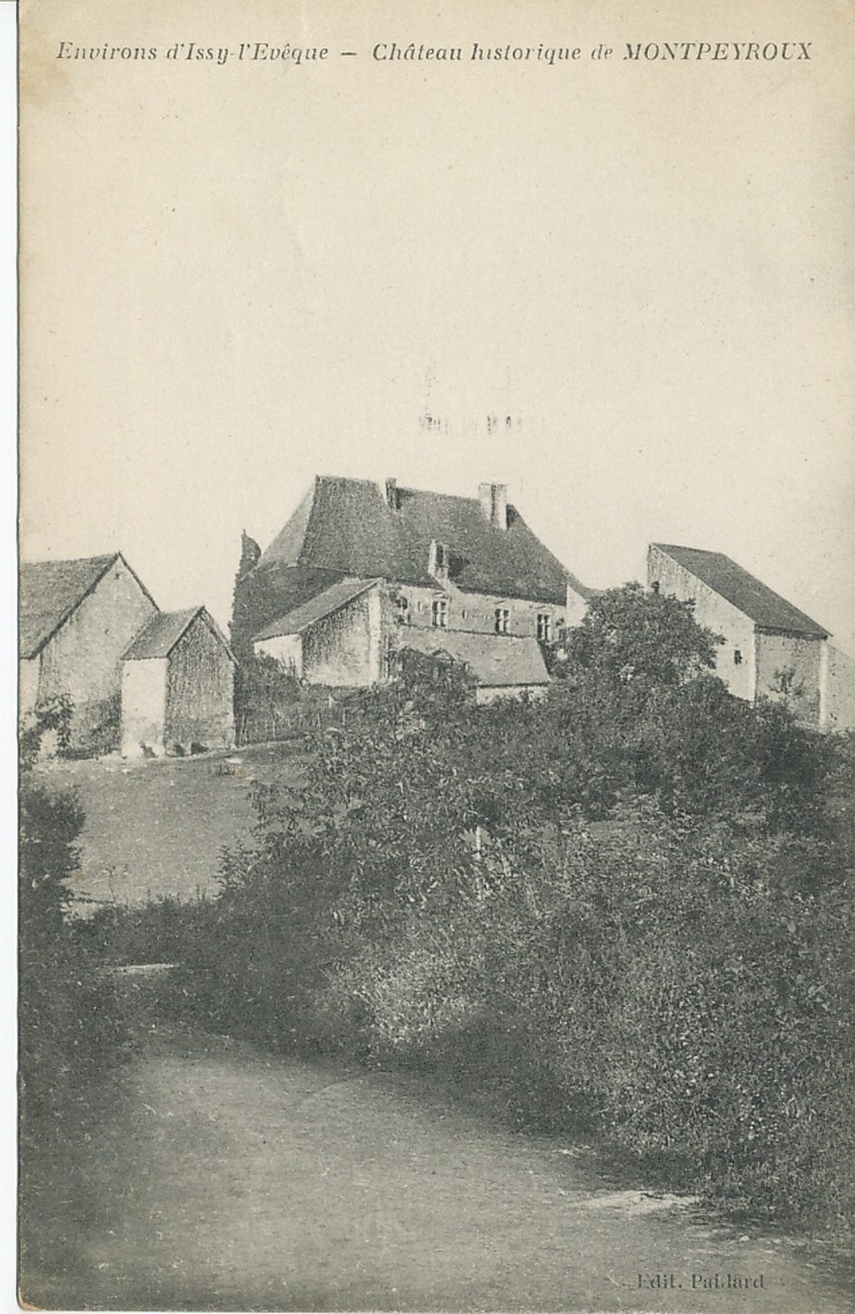 Environs d'Issy-l'Evêque. Château historique de Montpeyroux.