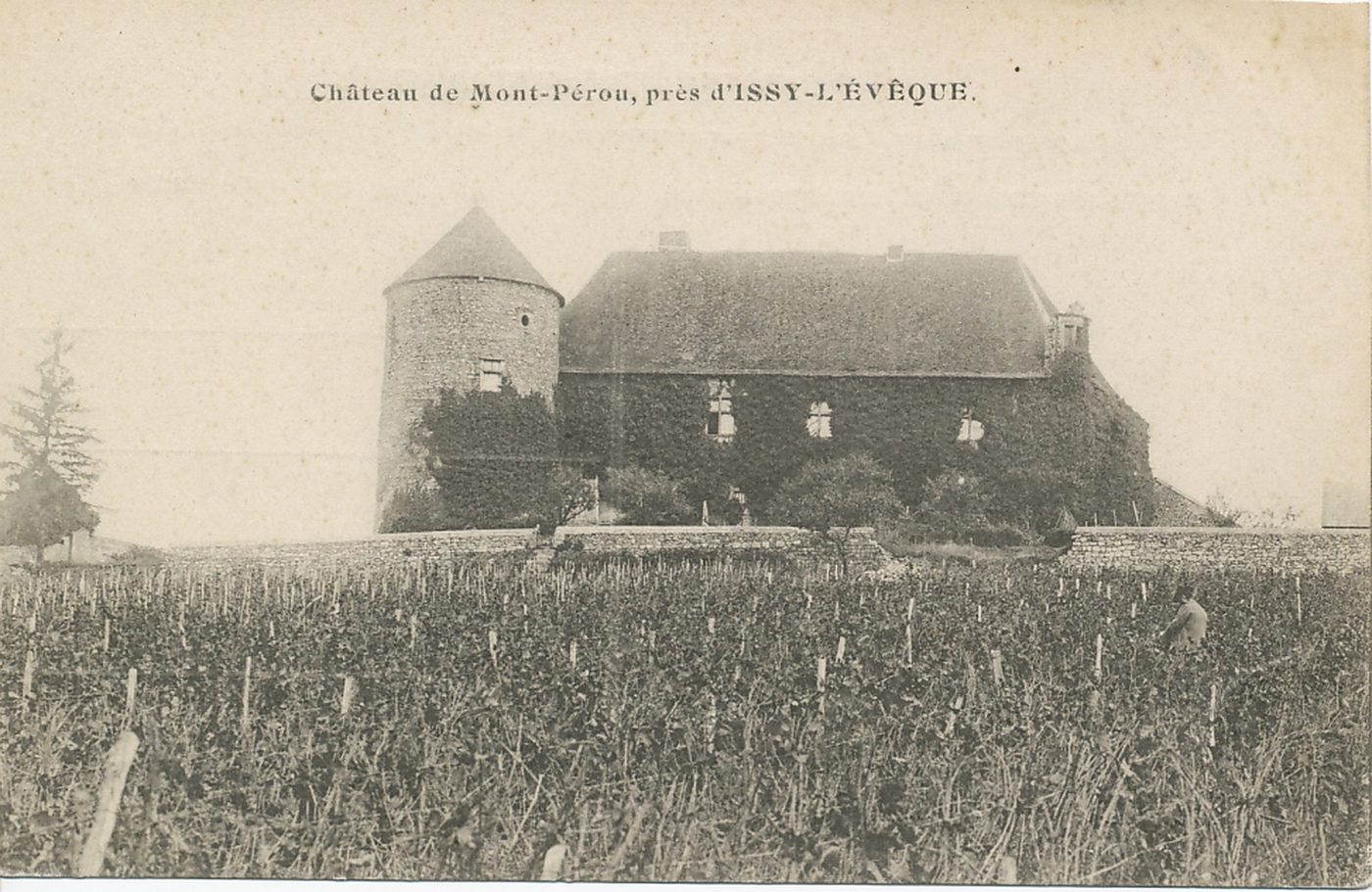 Château de Monperroux près d'Issy-l'Evêque.