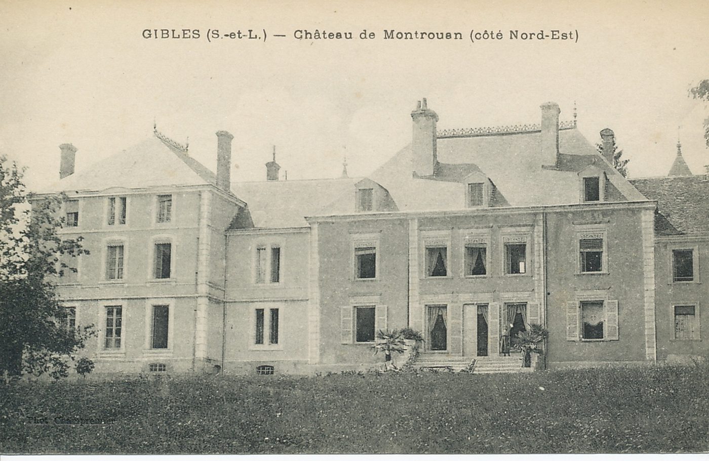 Gibles. Château de Montrouan (côté Nord-Est).