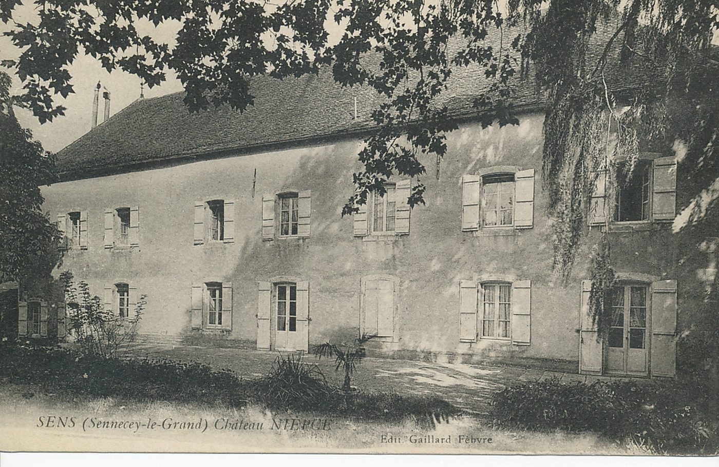 Sens (Sennecey-le-Grand). Château Niepce.