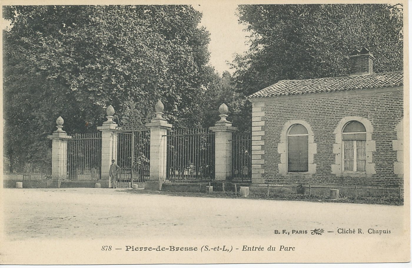 Pierre-de-Bresse. Entrée du parc.