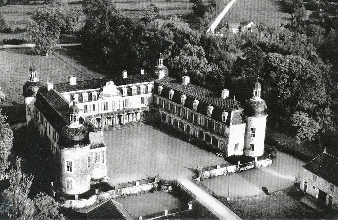 Château de Pierre-de-Bresse.