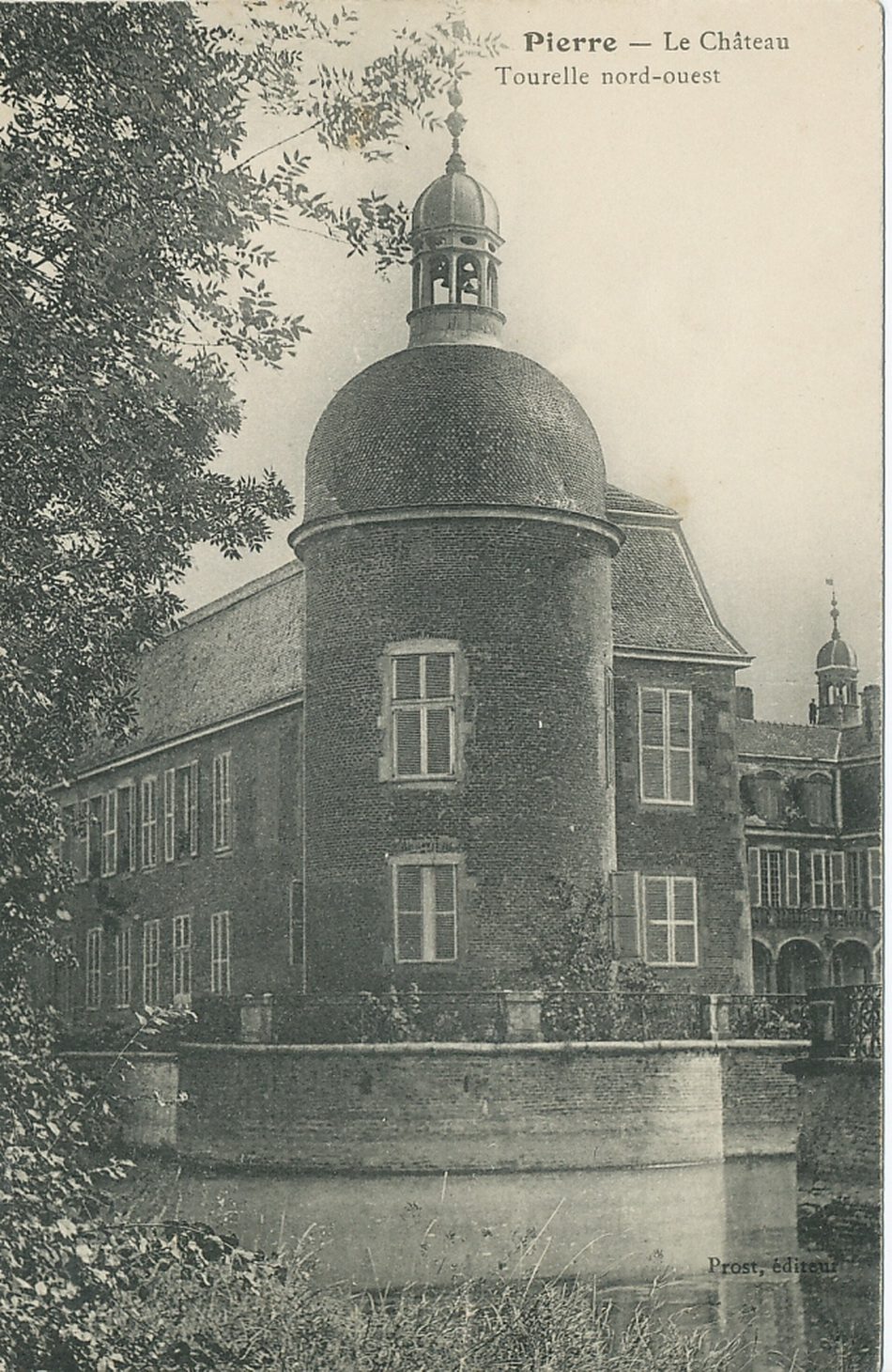 Pierre. Le château. Tourelle nord-ouest.