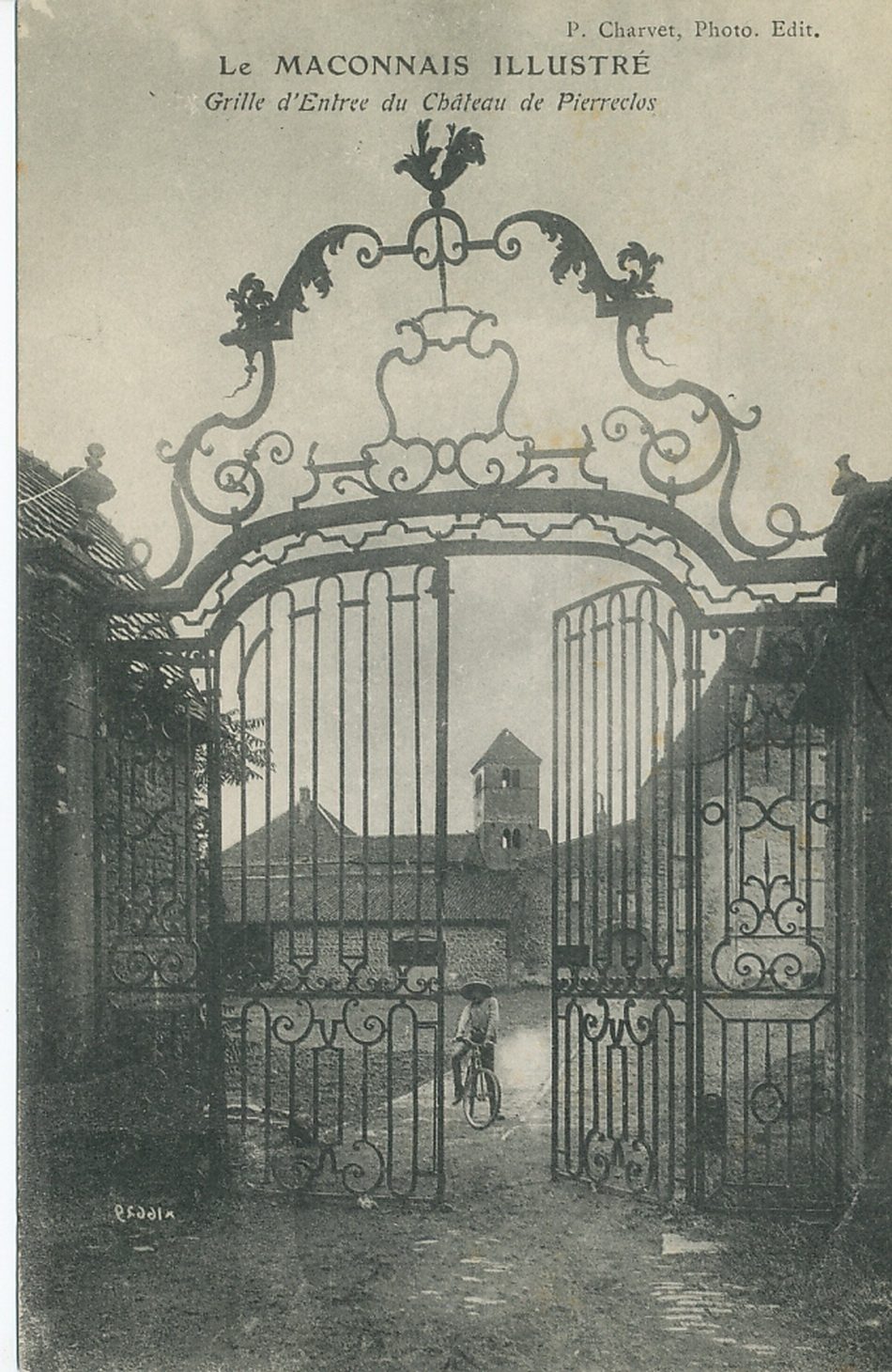 Le Mâconnais illustré. Grille d'entrée du château de Pierreclos.