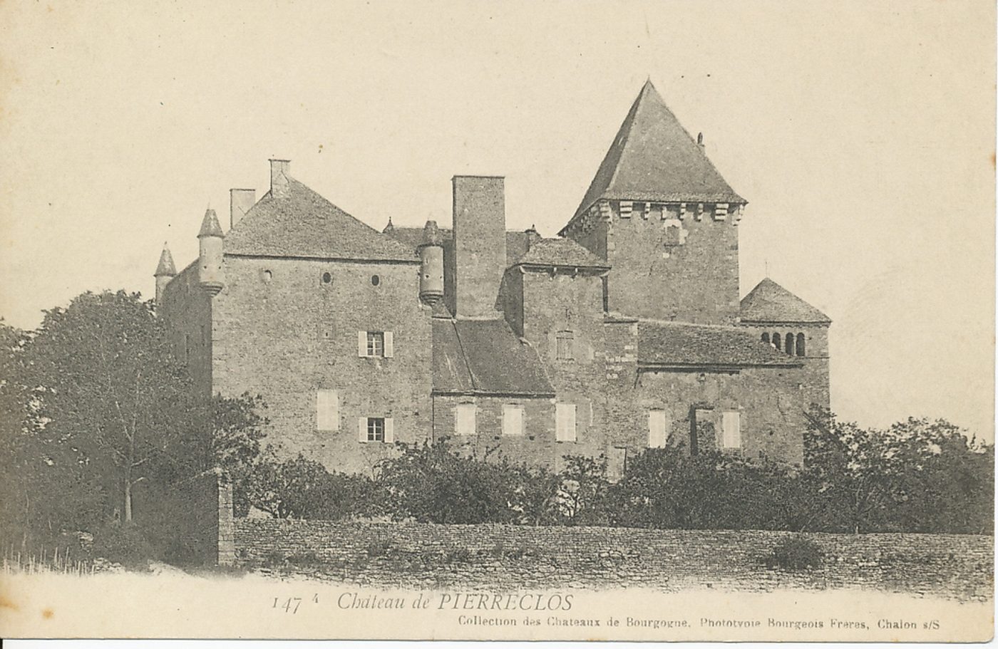 Château de Pierreclos.