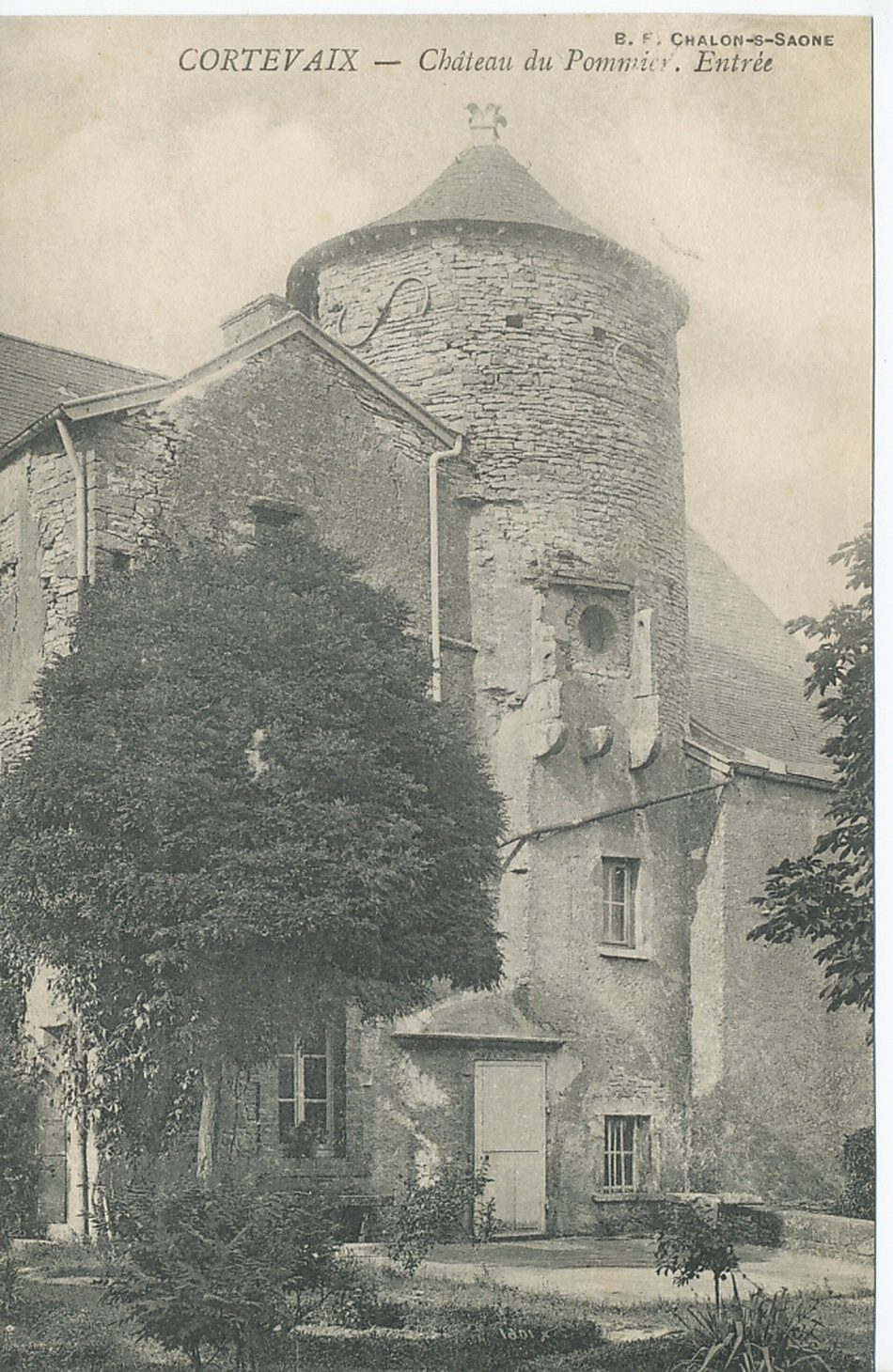 Cortevaix. Château de Pommier. Entrée.