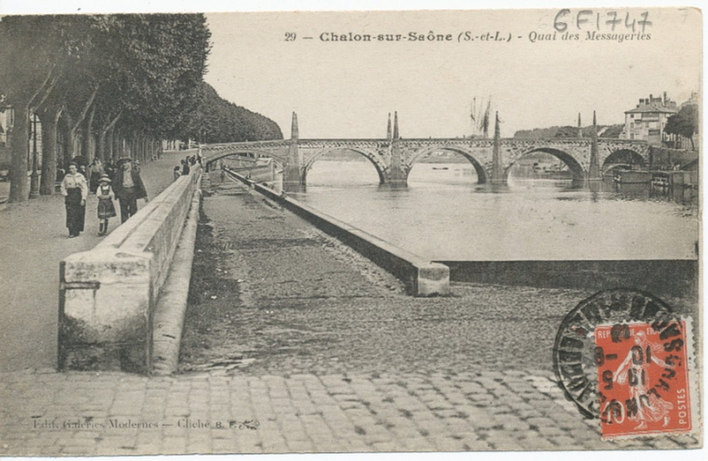 Chalon-sur Saône. Quai des Messageries.