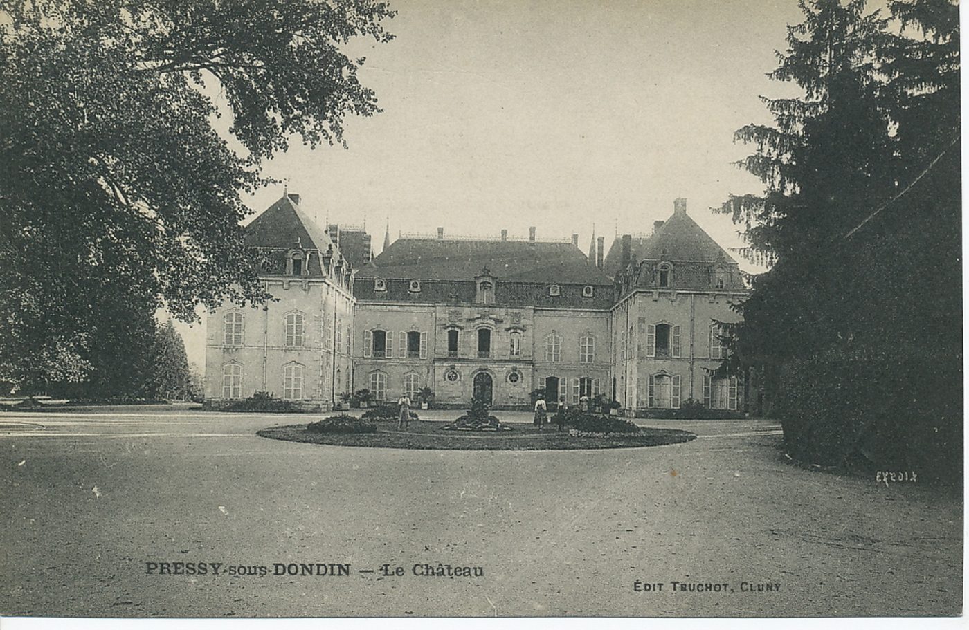 Pressy-sous-Dondin. Le château.