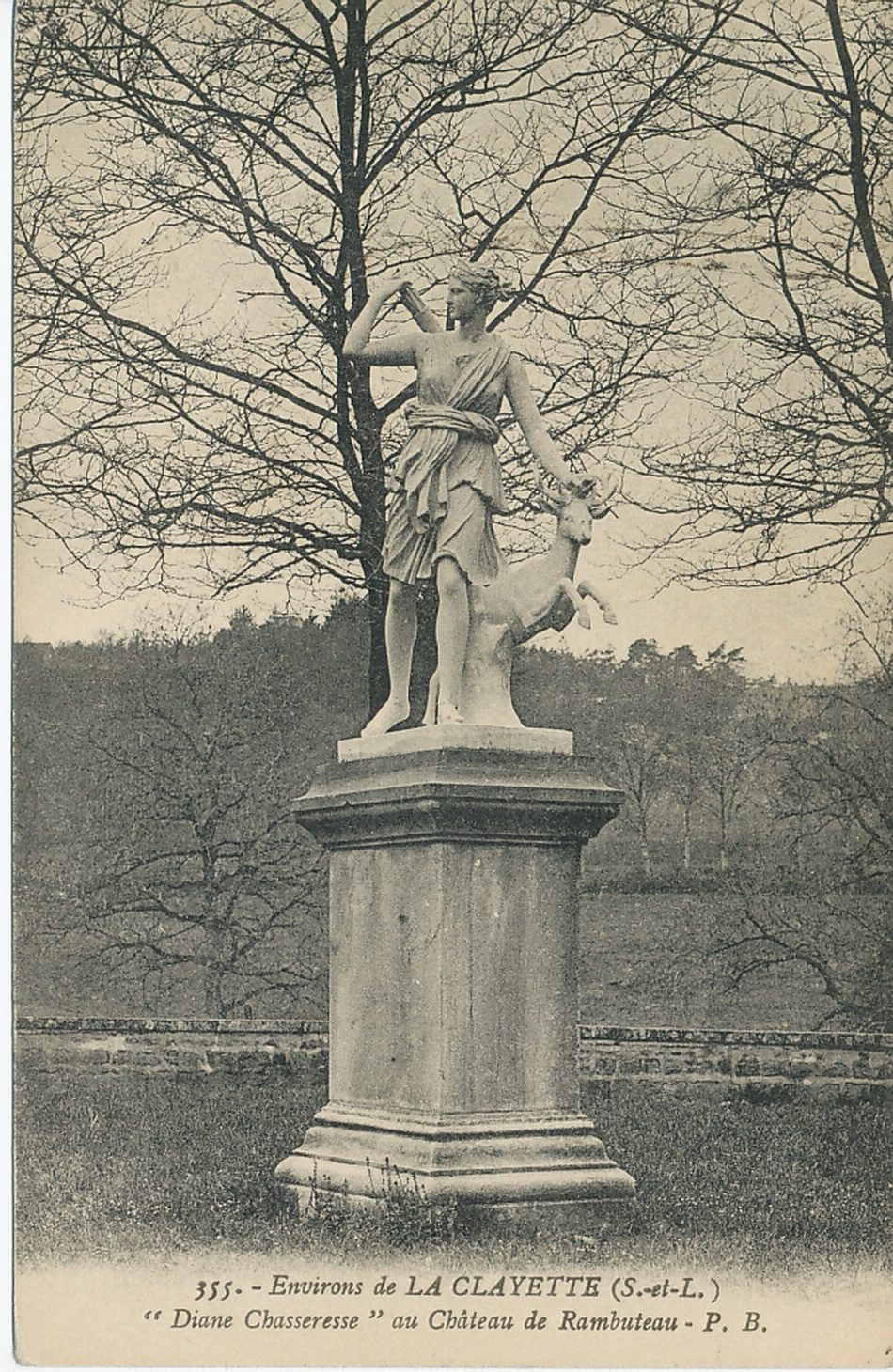 Environs de la Clayette. "Diane chasseresse" au château de Rambuteau.